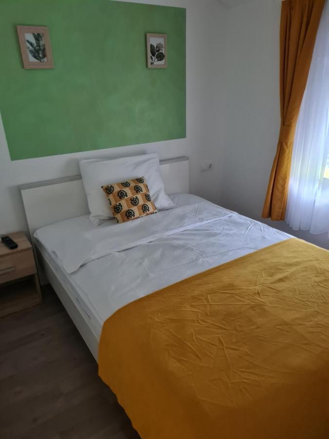 Restoran I Sobe Savic Couette-café Krnjak